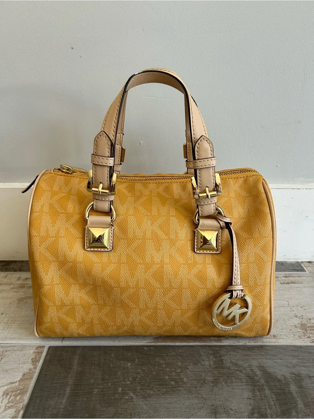 Michael Kors Grayson Medium Satchel Duffle Yellow Gold Leather Top Handle